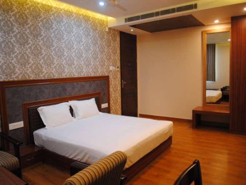 Capital O 4535 Hotel Uma Palace Varanasi Luaran gambar