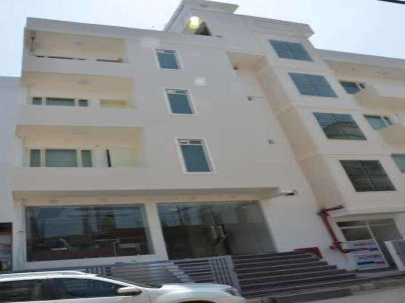 Capital O 4535 Hotel Uma Palace Varanasi Luaran gambar
