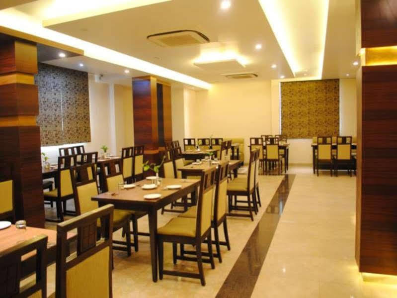 Capital O 4535 Hotel Uma Palace Varanasi Luaran gambar