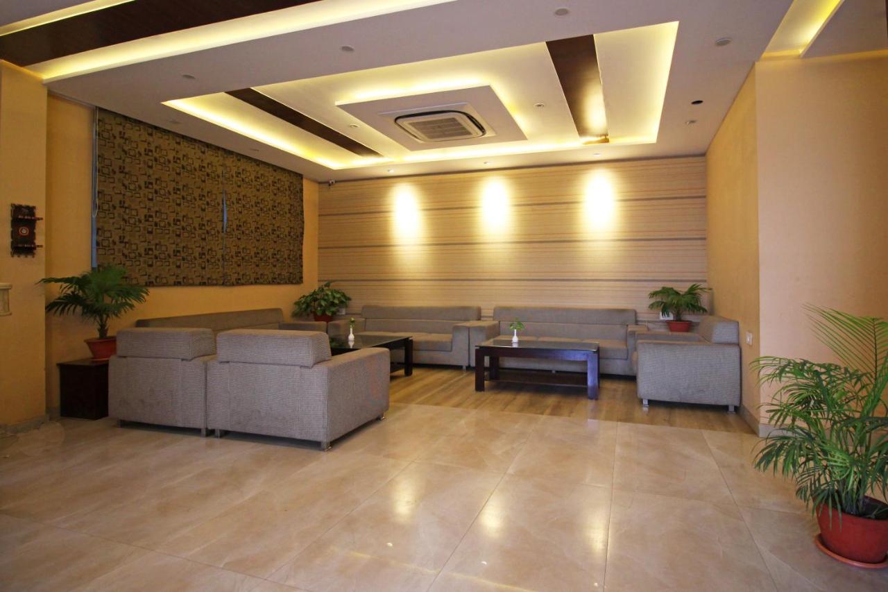 Capital O 4535 Hotel Uma Palace Varanasi Luaran gambar