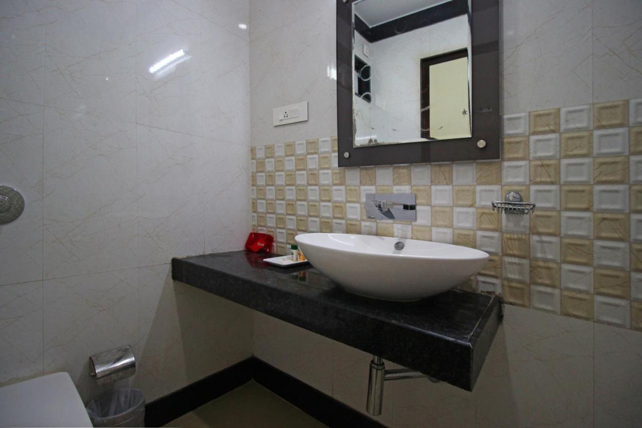 Capital O 4535 Hotel Uma Palace Varanasi Luaran gambar