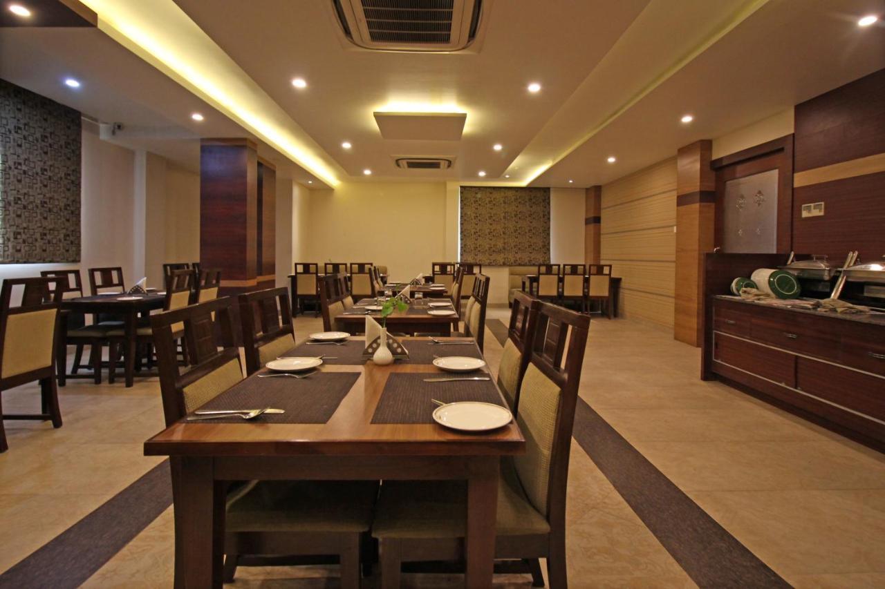 Capital O 4535 Hotel Uma Palace Varanasi Luaran gambar