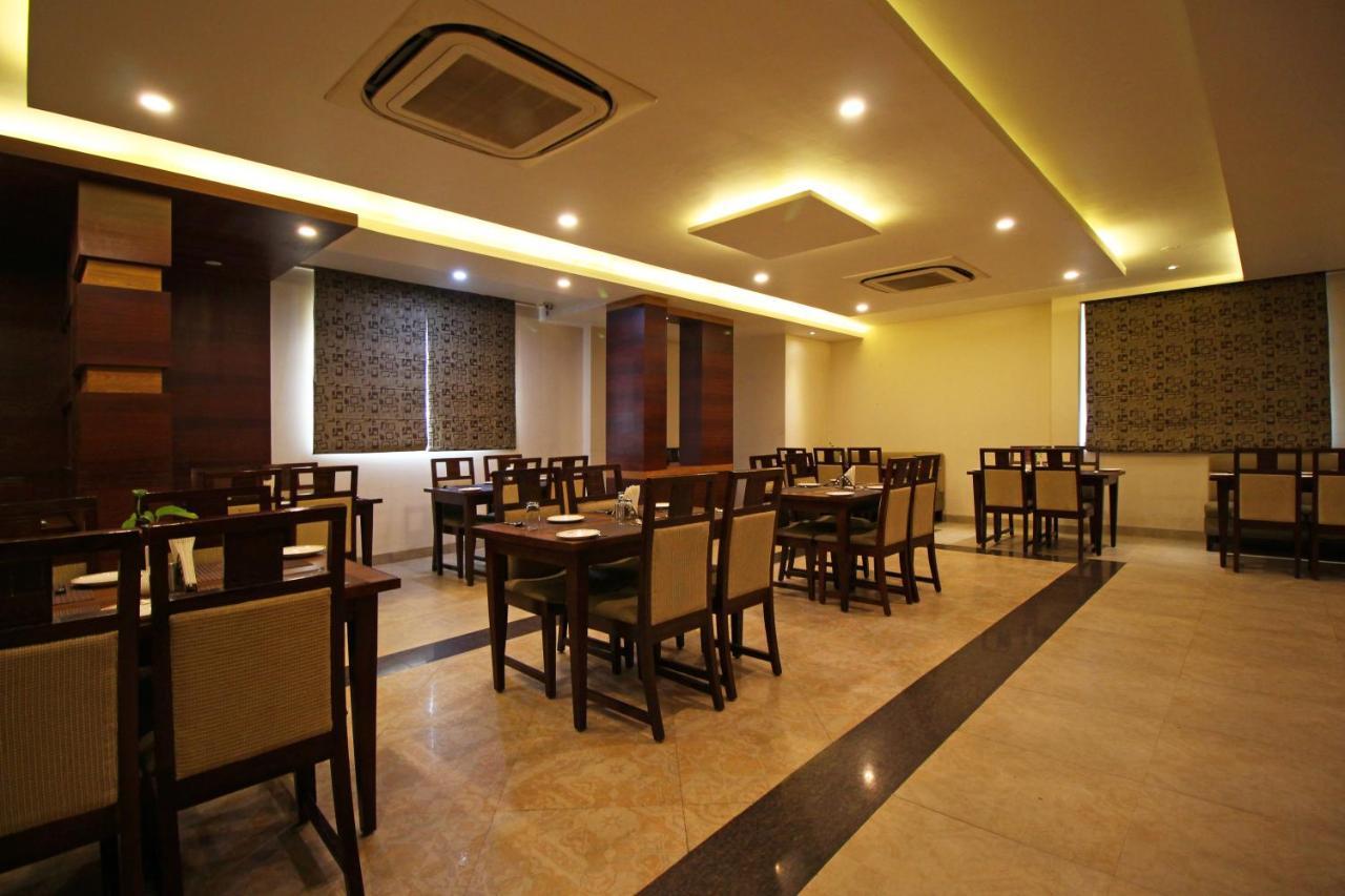 Capital O 4535 Hotel Uma Palace Varanasi Luaran gambar