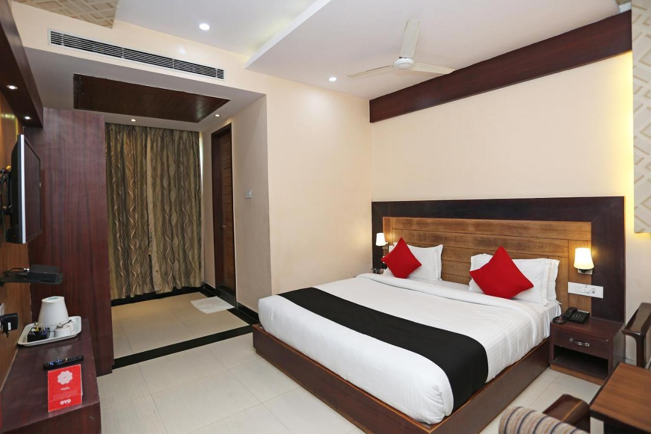Capital O 4535 Hotel Uma Palace Varanasi Luaran gambar