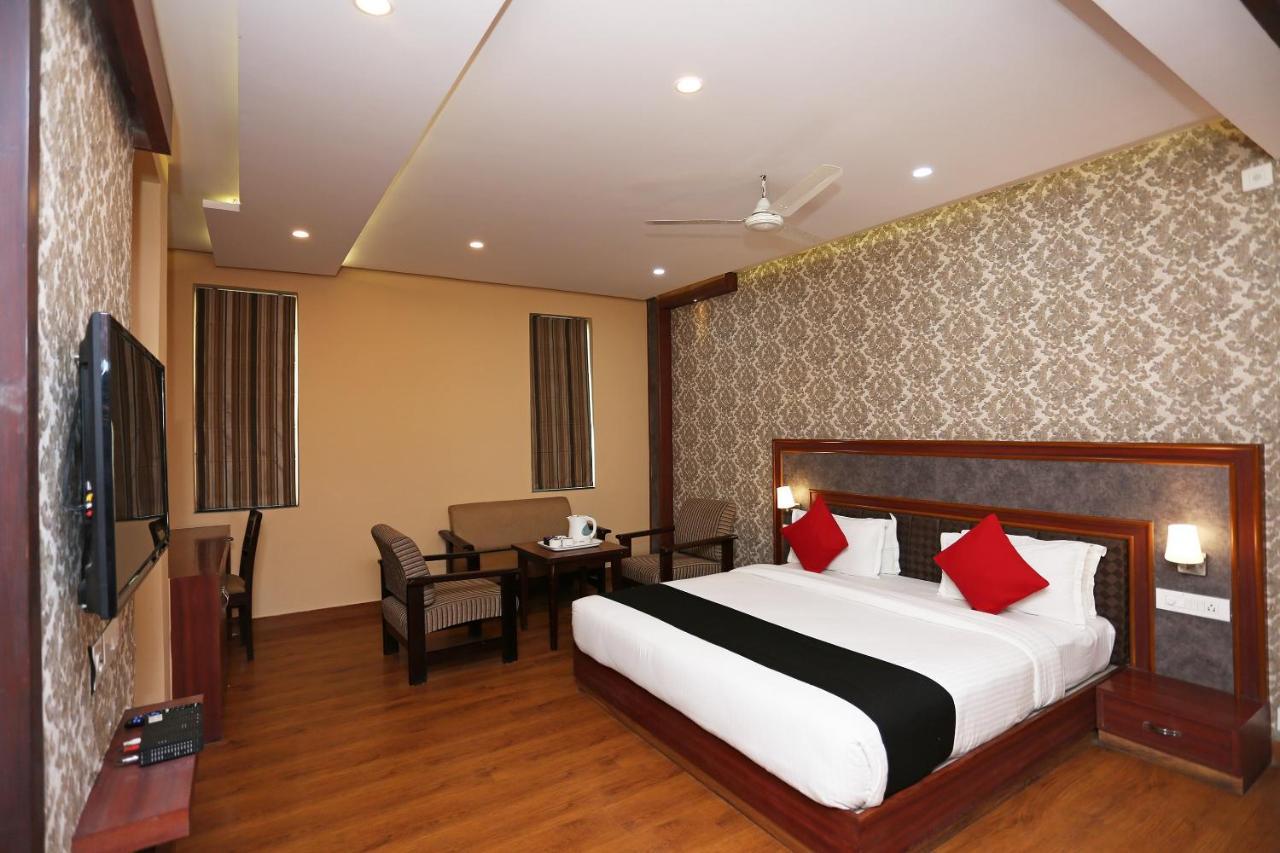 Capital O 4535 Hotel Uma Palace Varanasi Luaran gambar