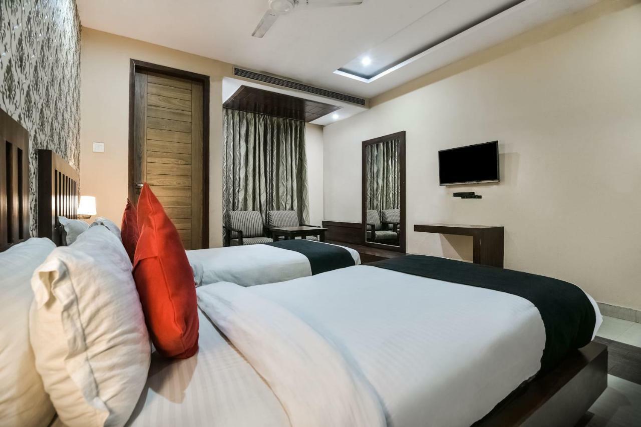 Capital O 4535 Hotel Uma Palace Varanasi Luaran gambar