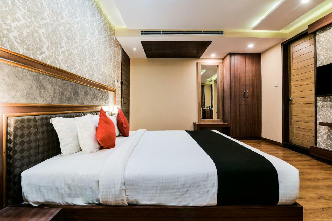 Capital O 4535 Hotel Uma Palace Varanasi Luaran gambar
