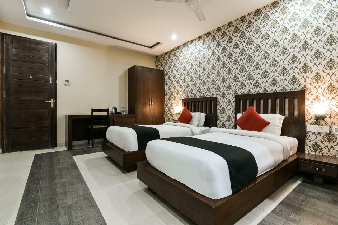 Capital O 4535 Hotel Uma Palace Varanasi Luaran gambar