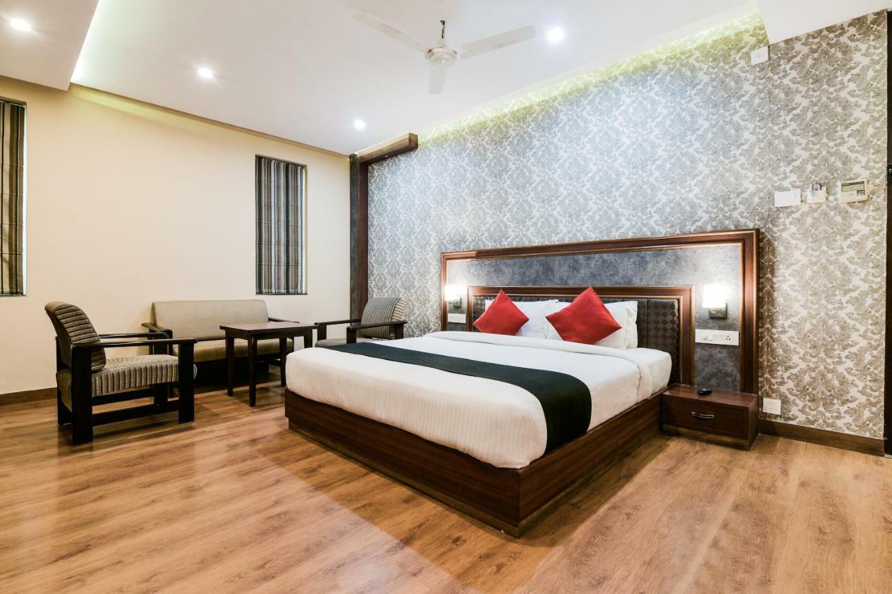 Capital O 4535 Hotel Uma Palace Varanasi Luaran gambar